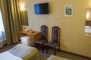 Отель Slavyanska Beseda Hotel София Двухместный номер с 1 кроватью или 2 отдельными кроватями-10